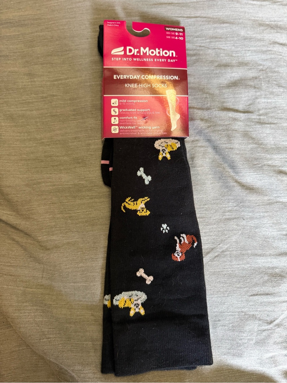 Women's Black Knee-High Athletic Socks with Dog Motif
